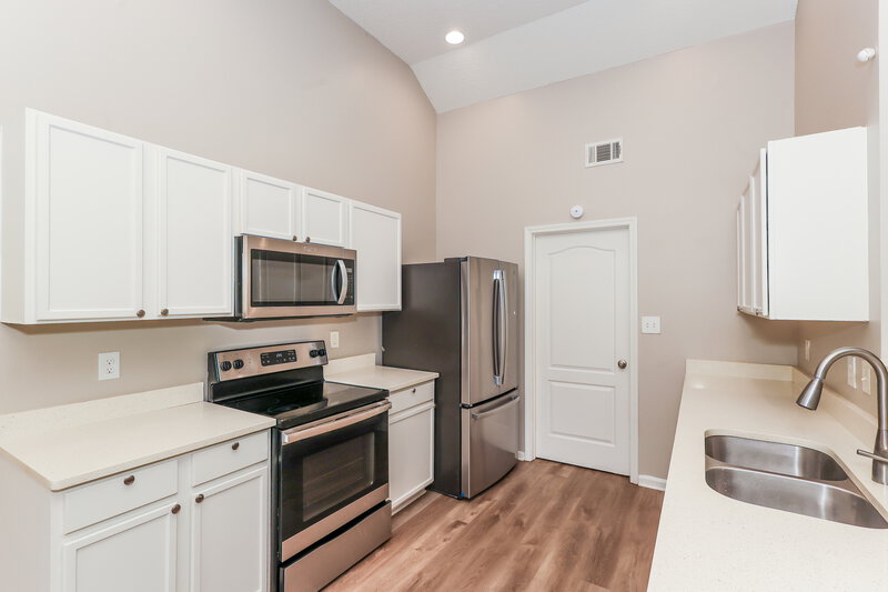 1,795/Mo, 4925 Brookwood Pl College Park, GA 30349 Kitchen View 2