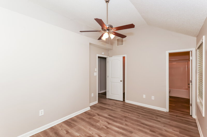 1,795/Mo, 4925 Brookwood Pl College Park, GA 30349 Main Bedroom View 2