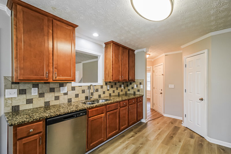 2,920/Mo, 1500 Riverbrooke Way NE Conyers, GA 30012 Kitchen View 2