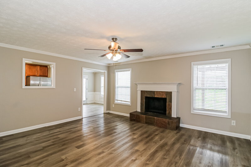 2,920/Mo, 1500 Riverbrooke Way NE Conyers, GA 30012 Family Room View