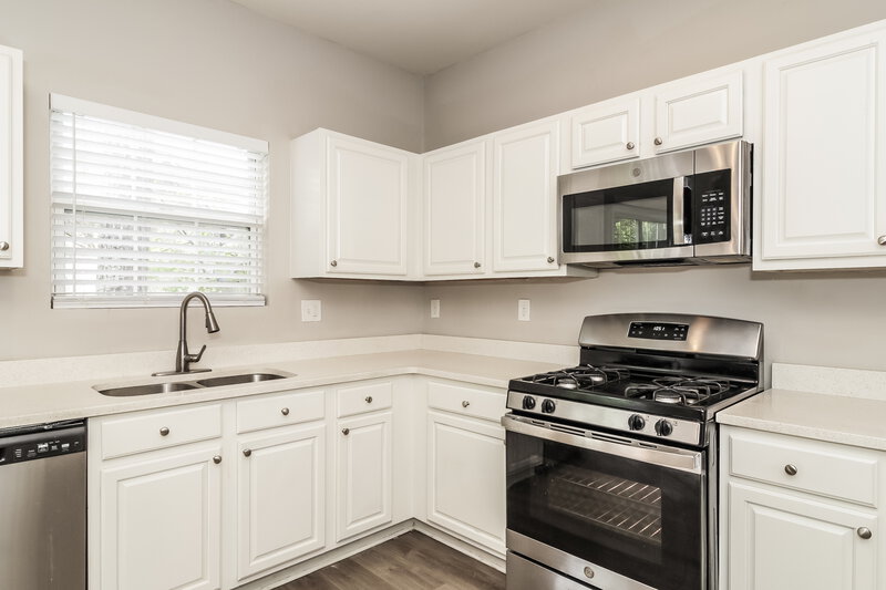 2,830/Mo, 2981 Courtland Oaks Trl SW Marietta, GA 30060 Kitchen View 2