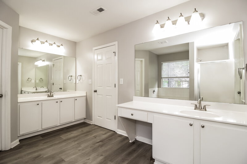 2,830/Mo, 2981 Courtland Oaks Trl SW Marietta, GA 30060 Main Bathroom View