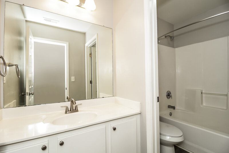 2,830/Mo, 2981 Courtland Oaks Trl SW Marietta, GA 30060 Bathroom View
