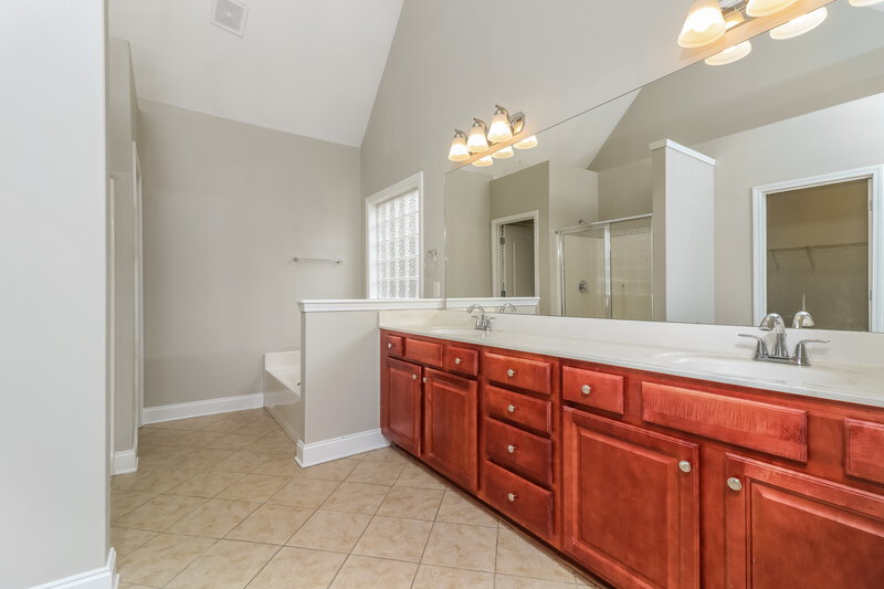 2,470/Mo, 4459 Hamby Pond Pl NW Acworth, GA 30102 Main Bathroom View