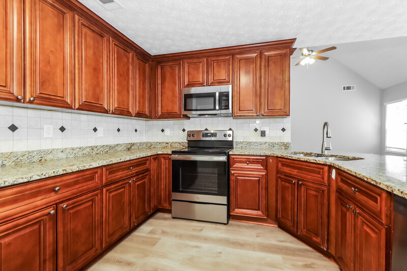 2,490/Mo, 2950 Northcliff Dr Suwanee, GA 30024 Kitchen View