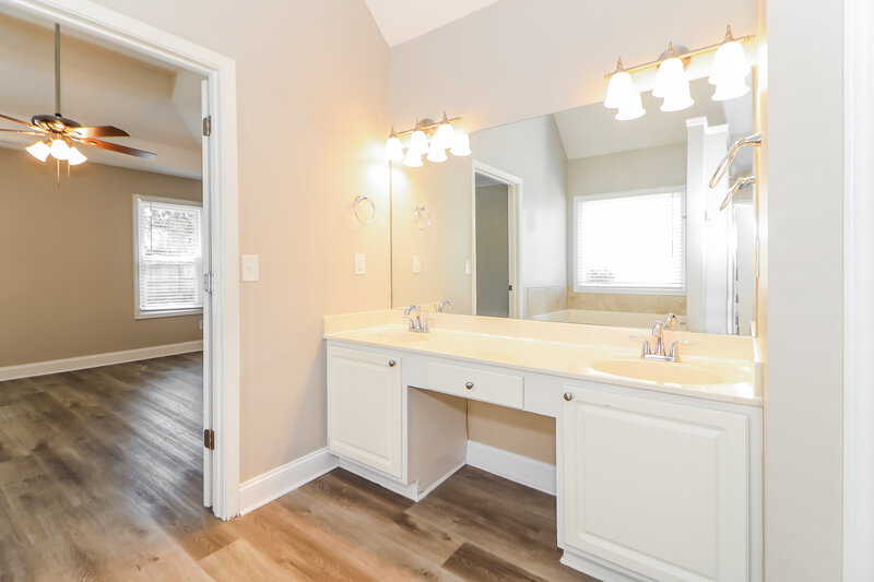 2,490/Mo, 2950 Northcliff Dr Suwanee, GA 30024 Main Bathroom View