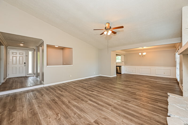 2,255/Mo, 5475 Ballard Way Norcross, GA 30071 Living Room View 2