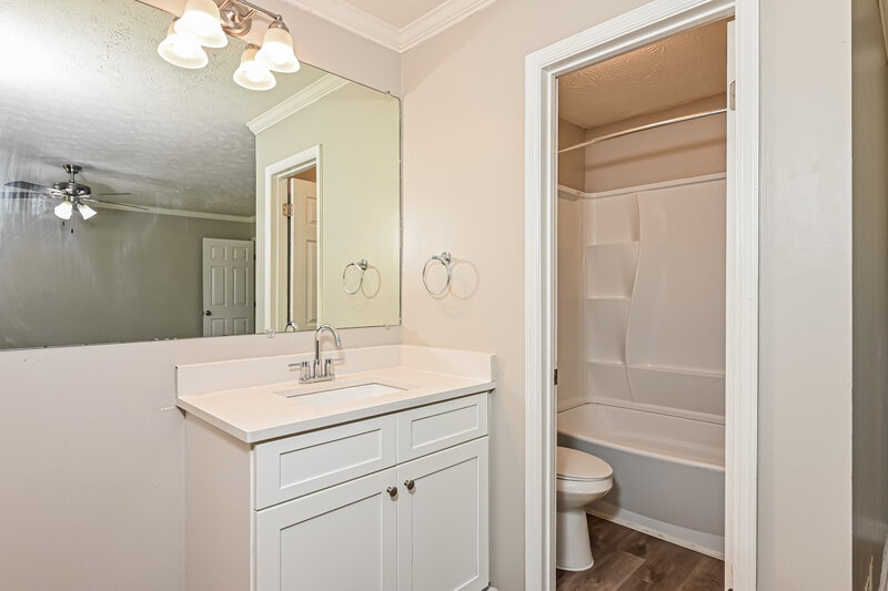 2,255/Mo, 5475 Ballard Way Norcross, GA 30071 Main Bathroom View