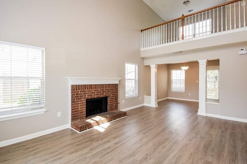 2,335/Mo, 2053 Summer View Pl SW Marietta, GA 30060 Living Room View