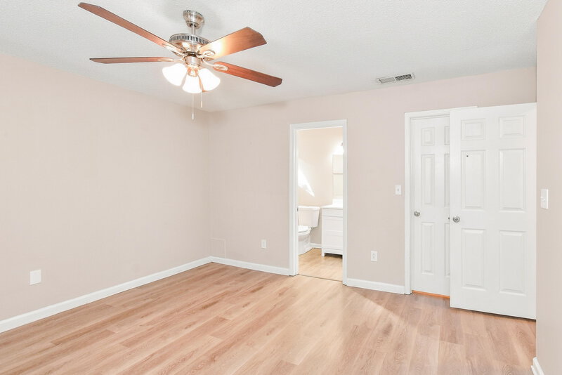 2,195/Mo, 2053 Summer View Pl SW Marietta, GA 30060 Primary Bedroom View 2