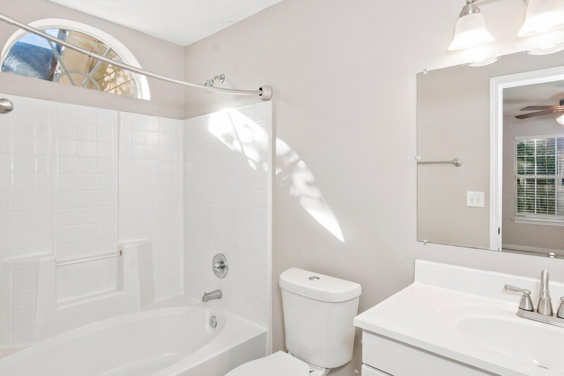 2,195/Mo, 2053 Summer View Pl SW Marietta, GA 30060 Primary Bathroom View