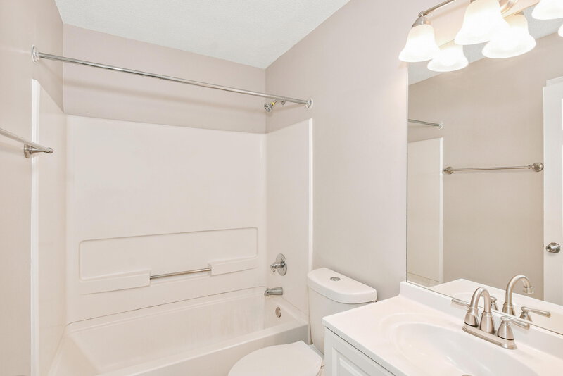 2,195/Mo, 2053 Summer View Pl SW Marietta, GA 30060 Bathroom View