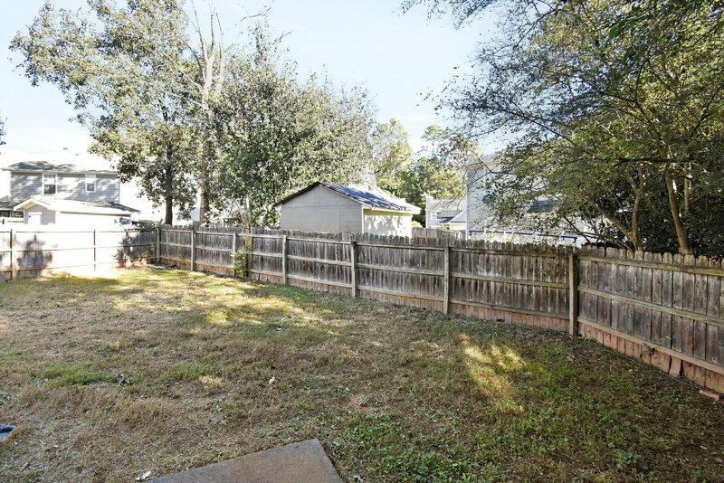 2,195/Mo, 2053 Summer View Pl SW Marietta, GA 30060 Backyard View