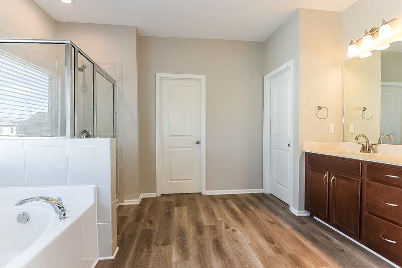 3,610/Mo, 4640 Settlers Grove Rd Cumming, GA 30028 Main Bathroom View