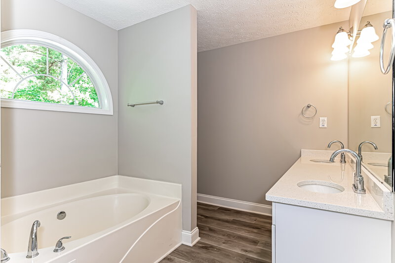 2,400/Mo, 1053 Privet Way McDonough, GA 30253 Main Bathroom View