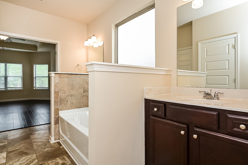 3,690/Mo, 617 Winners Cir # 0 Locust Grove, GA 30248 Main Bathroom View