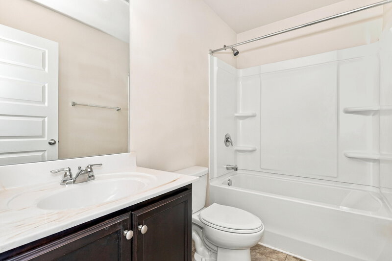 2,610/Mo, 617 Winners Cir Locust Grove, GA 30248 Bathroom View