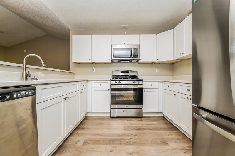 1,850/Mo, 125 Vesta Ct McDonough, GA 30252 Kitchen View