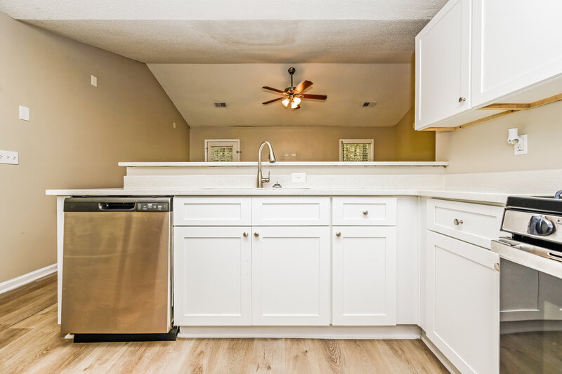 1,850/Mo, 125 Vesta Ct McDonough, GA 30252 Kitchen View 2