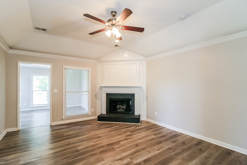 2,560/Mo, 1001 Crown Corners Dr McDonough, GA 30253 Living Room View