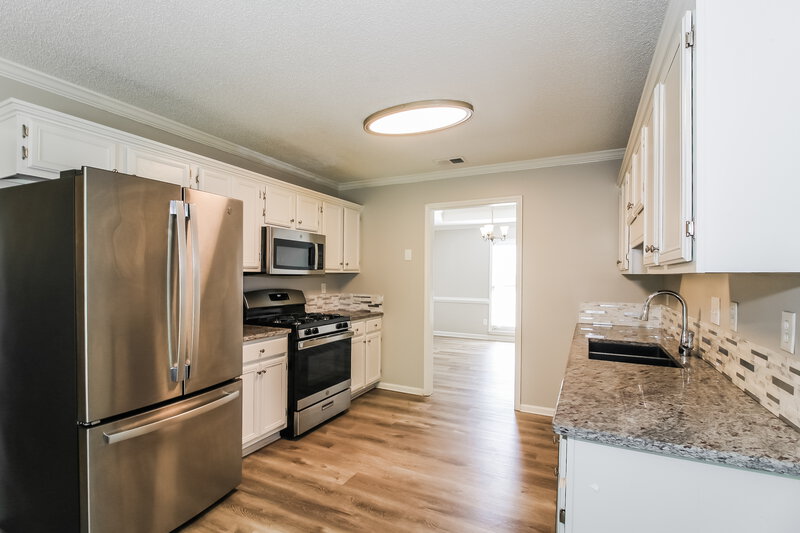 2,560/Mo, 1001 Crown Corners Dr McDonough, GA 30253 Kitchen View