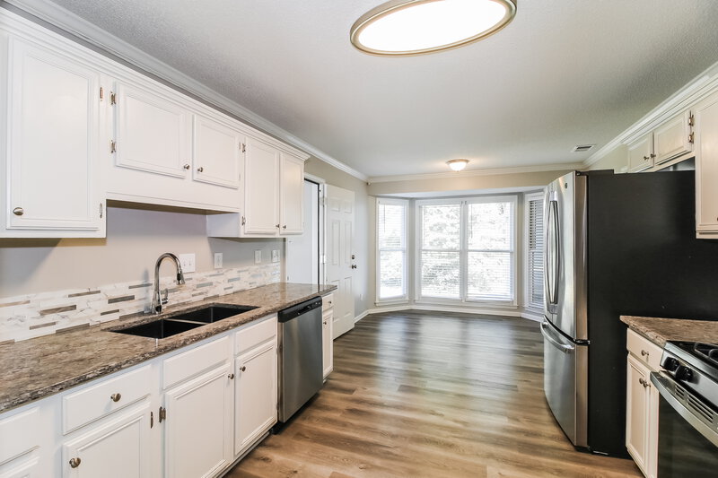 2,560/Mo, 1001 Crown Corners Dr McDonough, GA 30253 Kitchen View 2