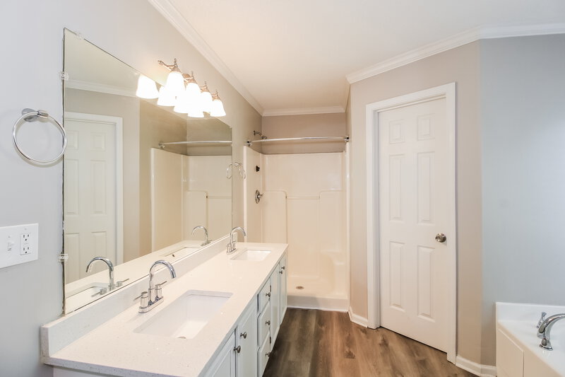 2,560/Mo, 1001 Crown Corners Dr McDonough, GA 30253 Main Bathroom View