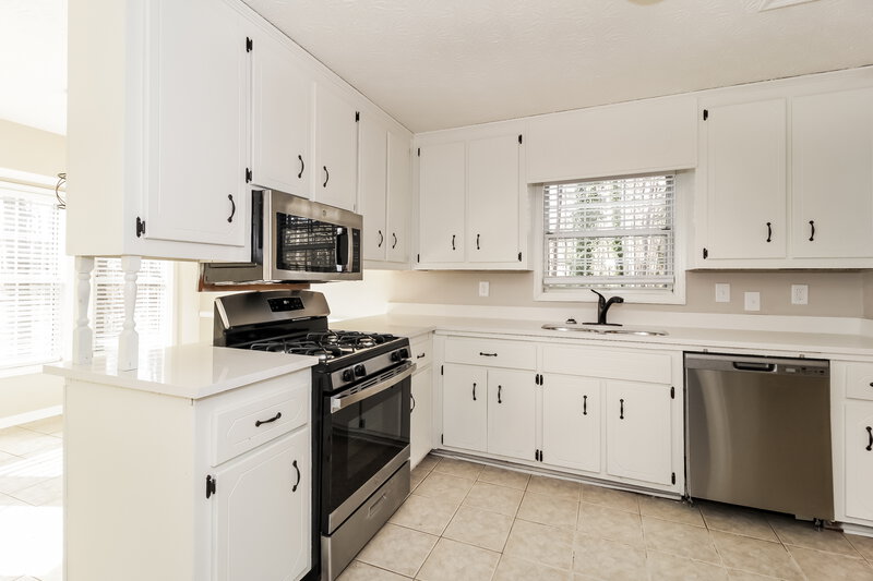 3,100/Mo, 6218 Emerald Springs Dr SE Acworth, GA 30102 Kitchen View