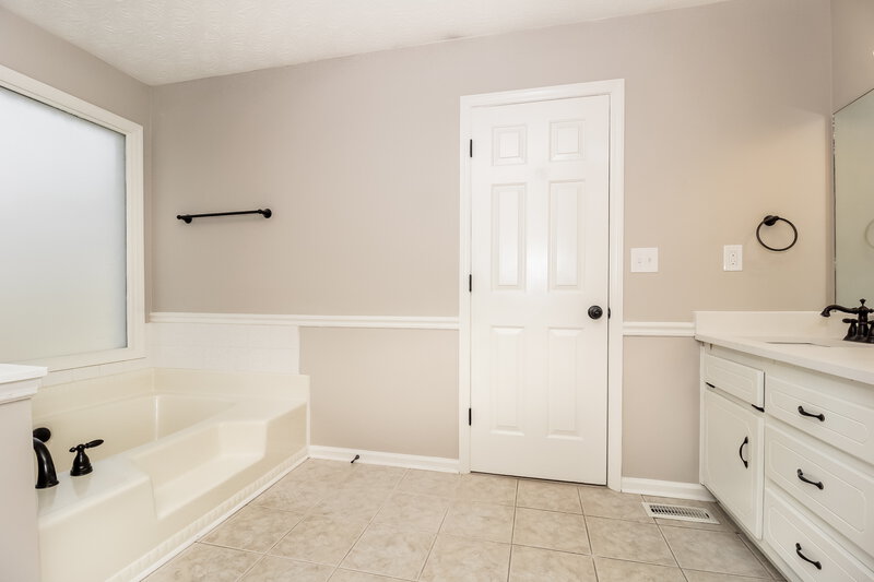 3,100/Mo, 6218 Emerald Springs Dr SE Acworth, GA 30102 Main Bathroom View 2