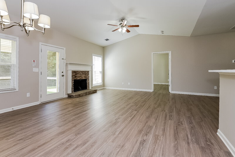 2,050/Mo, 19 Miles Dr SE Cartersville, GA 30120 Living Room View