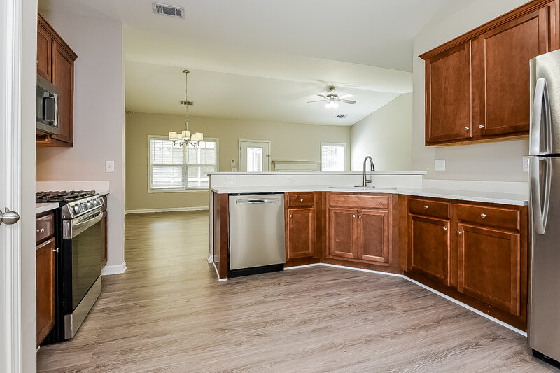 2,050/Mo, 19 Miles Dr SE Cartersville, GA 30120 Kitchen View