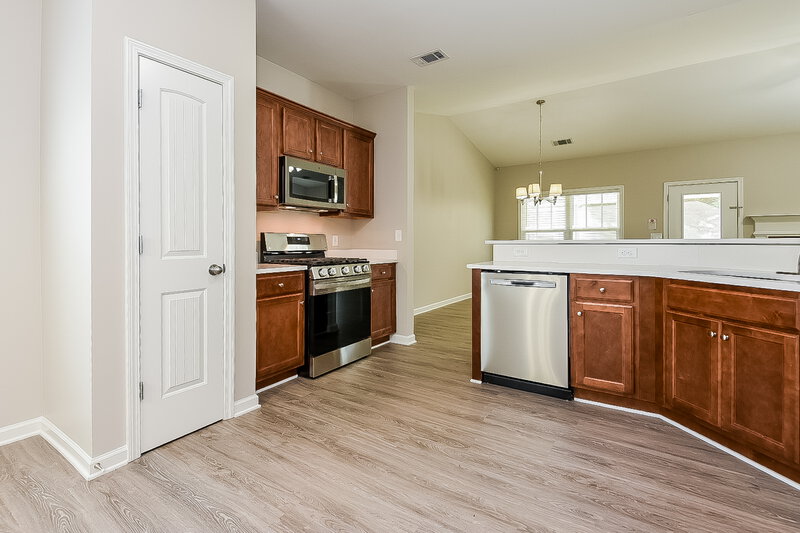 2,050/Mo, 19 Miles Dr SE Cartersville, GA 30120 Kitchen View 2