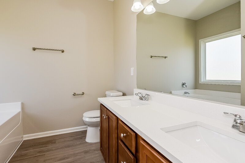 2,050/Mo, 19 Miles Dr SE Cartersville, GA 30120 Main Bathroom View