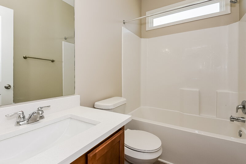 2,050/Mo, 19 Miles Dr SE Cartersville, GA 30120 Bathroom View