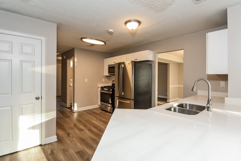 2,335/Mo, 1365 Lywellen Ct Stone Mountain, GA 30087 Kitchen View