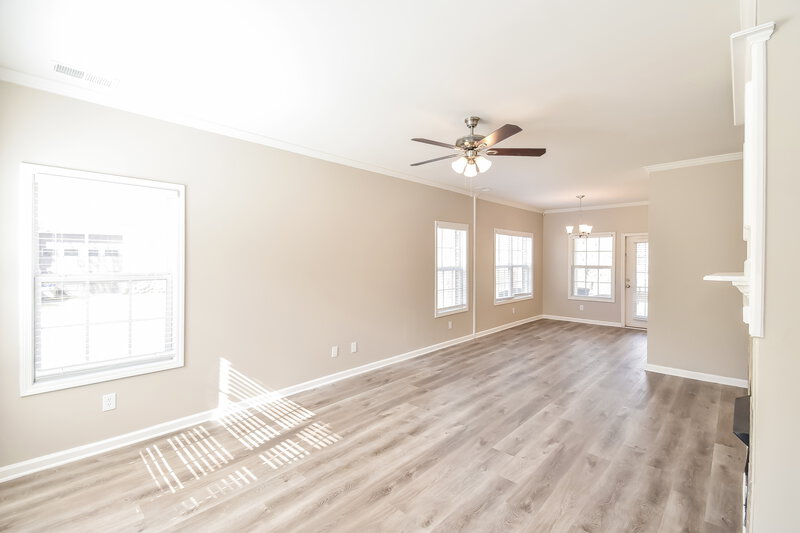 2,305/Mo, 316 Crest Pointe S Bremen, GA 30110 Living Room View 2