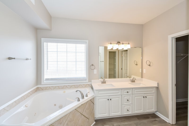 2,305/Mo, 316 Crest Pointe S Bremen, GA 30110 Main Bathroom View