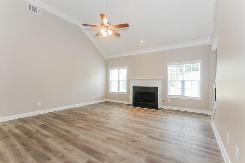 2,420/Mo, 7140 Crestview Dr SE Covington, GA 30014 Living Room View