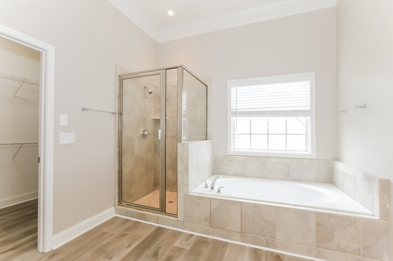 2,420/Mo, 7140 Crestview Dr SE Covington, GA 30014 Main Bathroom View