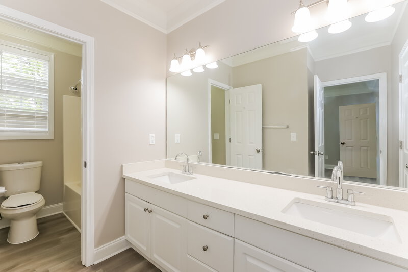 2,420/Mo, 7140 Crestview Dr SE Covington, GA 30014 Main Bathroom View 2