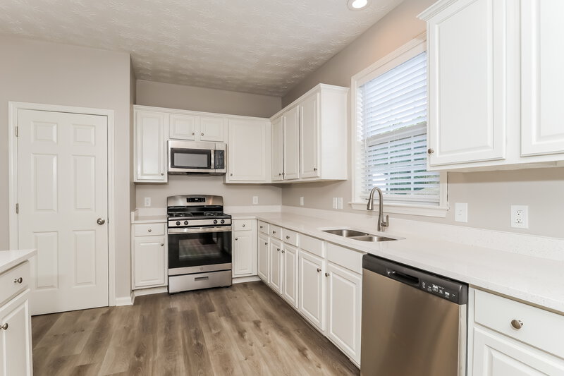 2,740/Mo, 4490 Split Creek Dr Douglasville, GA 30135 Kitchen View 3
