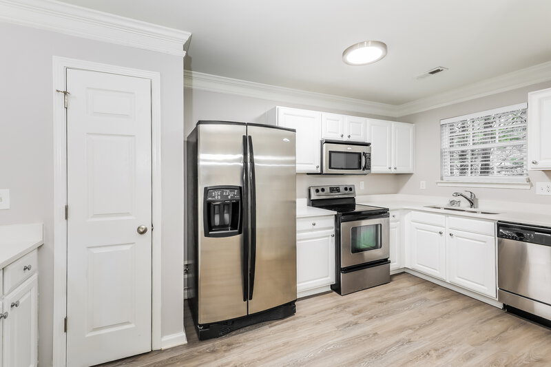 1,725/Mo, 871 Crestwell Cir SW Atlanta, GA 30331 Kitchen View 2