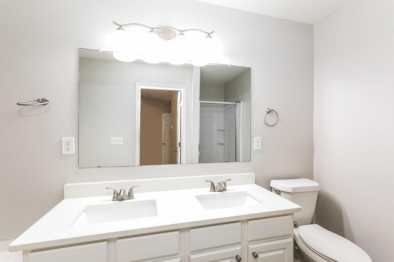 1,725/Mo, 871 Crestwell Cir SW Atlanta, GA 30331 Main Bathroom View