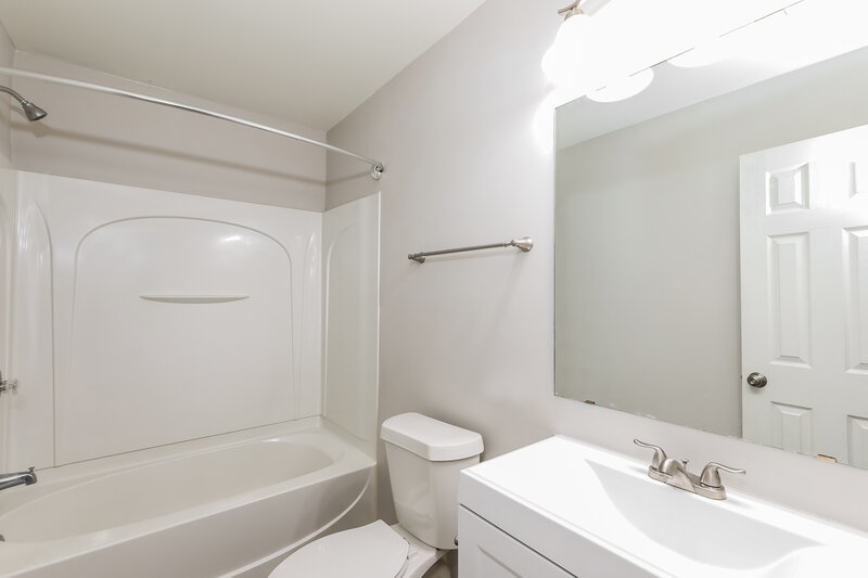 1,725/Mo, 871 Crestwell Cir SW Atlanta, GA 30331 Bathroom View