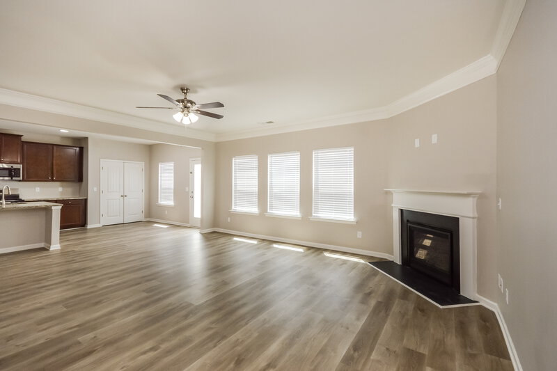 2,275/Mo, 190 Emerson Trl Covington, GA 30016 Living Room View