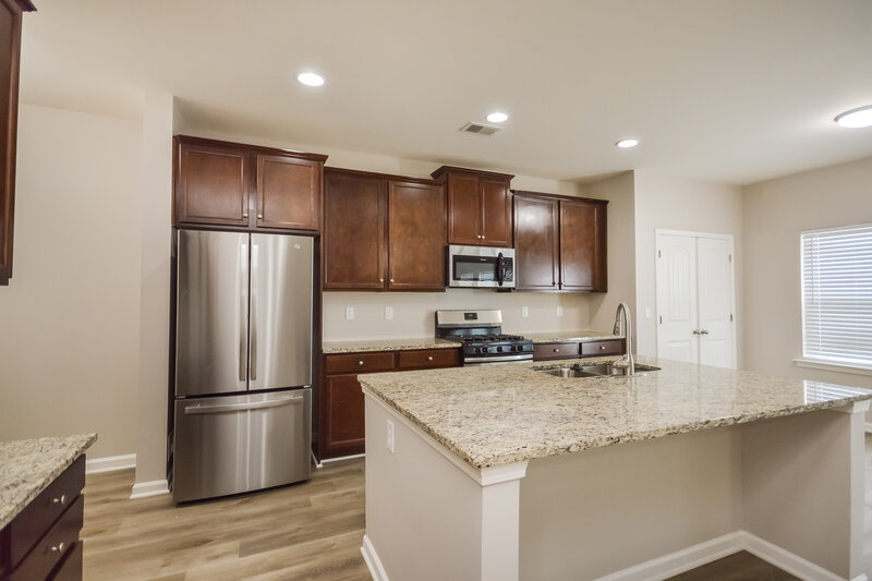 2,275/Mo, 190 Emerson Trl Covington, GA 30016 Kitchen View 2