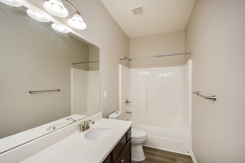 2,275/Mo, 190 Emerson Trl Covington, GA 30016 Bathroom View