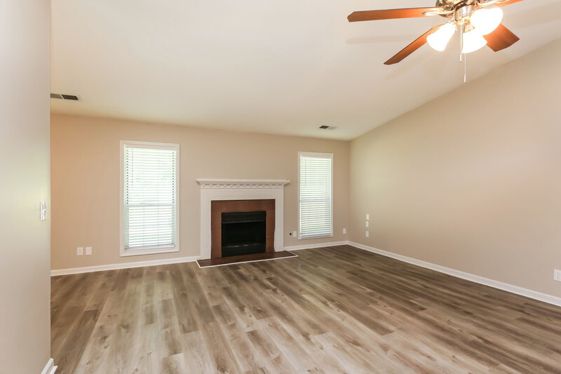 2,240/Mo, 1282 Bailing Dr Lawrenceville, GA 30043 Living Room View