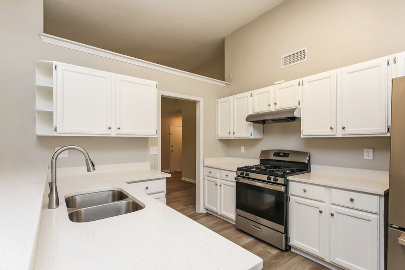 2,240/Mo, 1282 Bailing Dr Lawrenceville, GA 30043 Kitchen View
