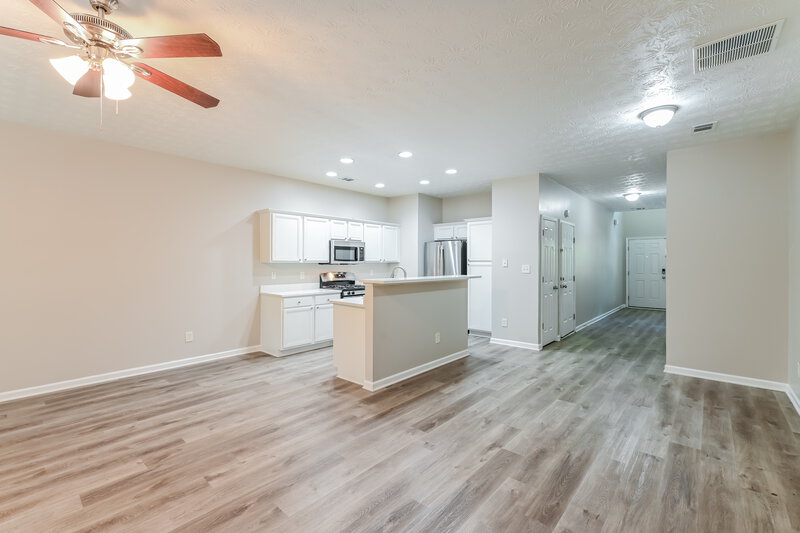 1,775/Mo, 770 Brookside Parc Ln Avondale Estates, GA 30002 Living Room View 2